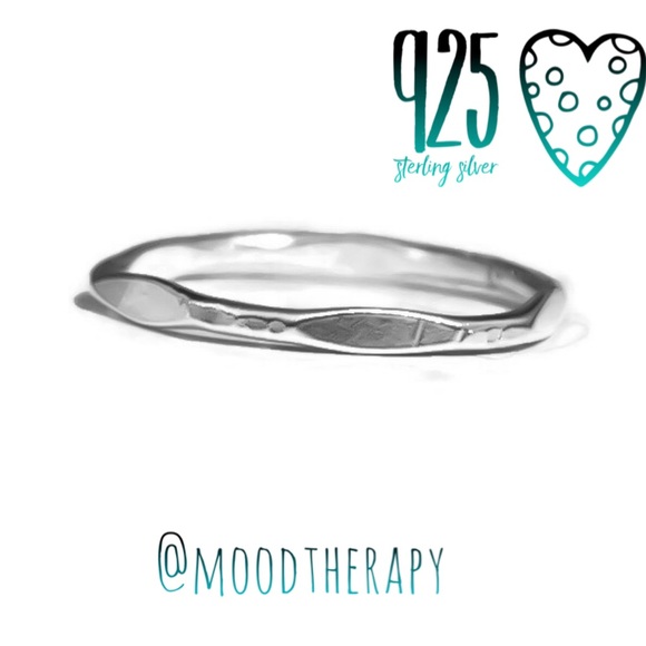 Semi Faceted Textured Thick Band Ring - Picture 4 of 11